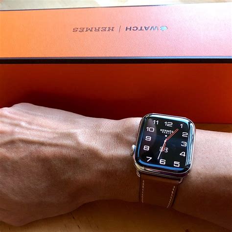 1002900031128301068 hermes|luxe Hermes Apple Watch Series 10 hands on .